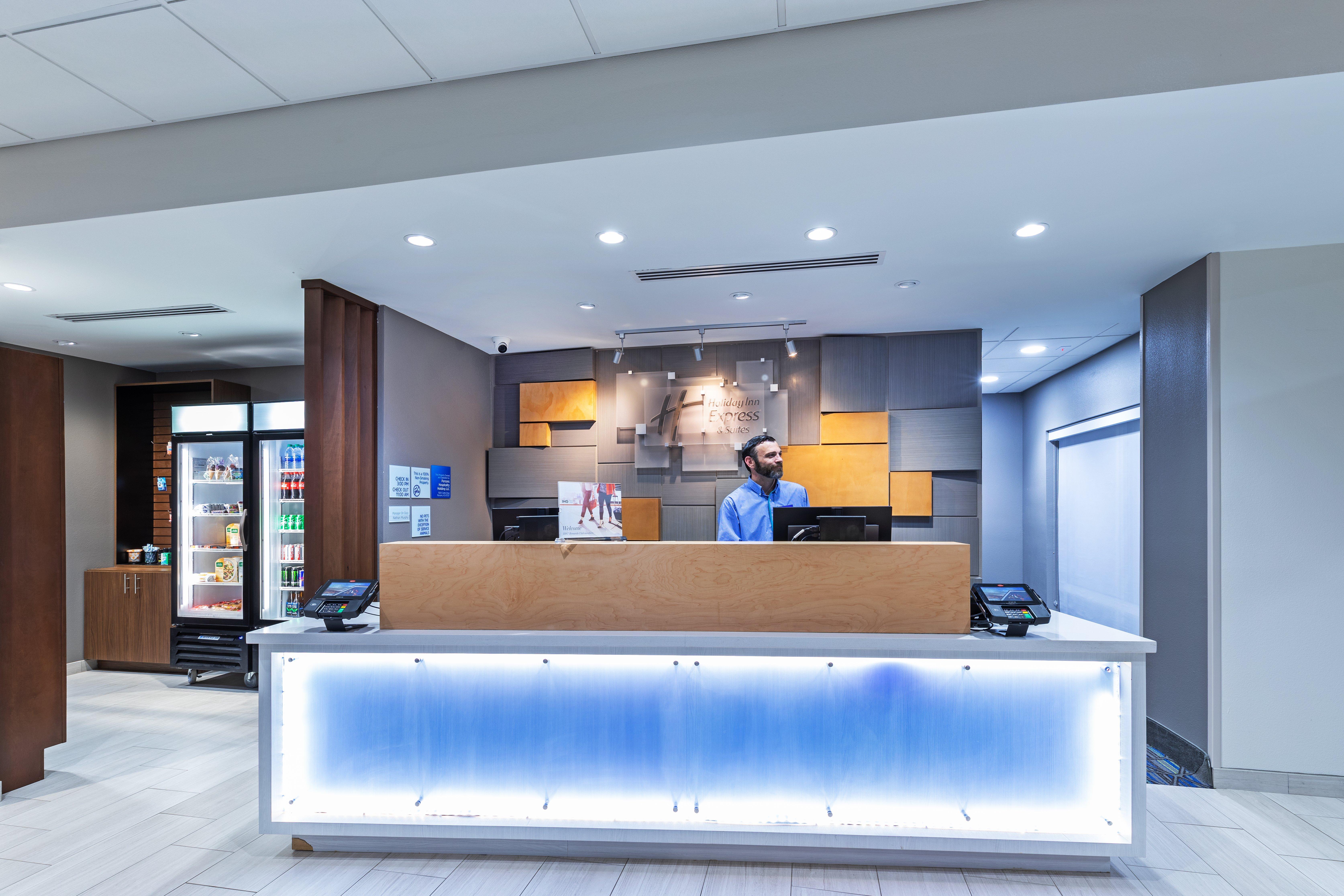 Holiday Inn Express & Suites Parsons Exteriér fotografie